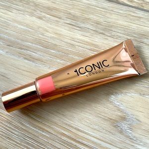 Iconic London beauty sheer blush in cheeky coral!